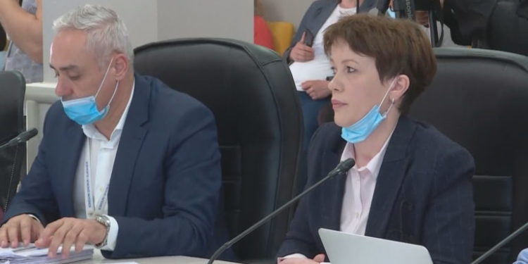 Edhe vetë përfaqësuesja e PD rrëzon akuzat e opozitës për votim të dyfishtë në Gjirokastër: Thjesht çështje teknike