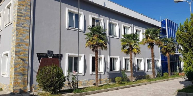 Himarë, rrahu gruan, ndalohet 50-vjeçari