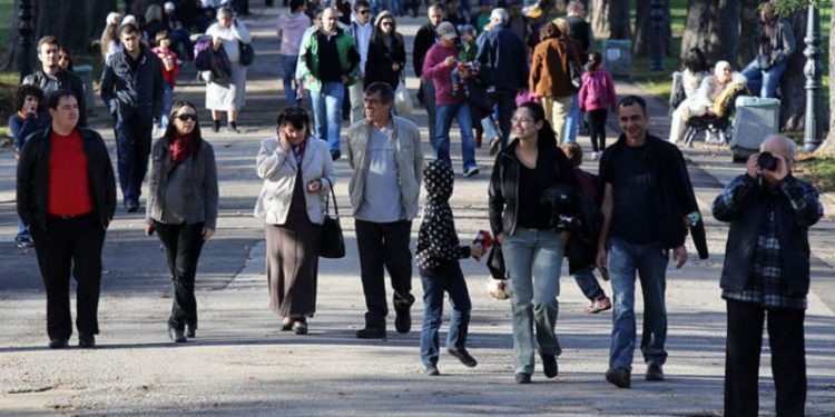 Popullsia e Shqipërisë po tkurret, mjekët ngrenë alarmin: Fertiliteti te meshkujt ka rënë rreth 50%