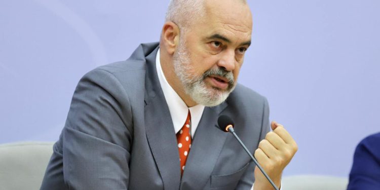 Ndërtimet pa leje/Rama “shuplakë” Policisë së Shtetit: Pse nuk gjendet ‘një polic i zellshëm’ për zonat turistike, ashtu siç shkon nëpër maja malesh për një havlli