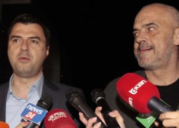 “Diktatori” Edi Rama dhe “çuni i mirë” Basha, që donte të vinte në pushtet me Berishën e Metën