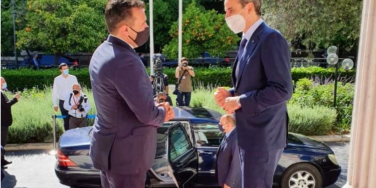 Greqia hap kufirin me Maqedoninë, pritet vendimi për Shqipërinë