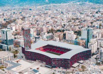 “Ishte një goditje e vetme, mendova se ishte tërmet”, gazetarja tregon për shpërthimin e mistershëm që tronditi Tiranën