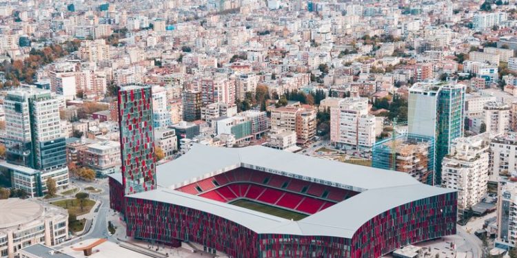 “Ishte një goditje e vetme, mendova se ishte tërmet”, gazetarja tregon për shpërthimin e mistershëm që tronditi Tiranën
