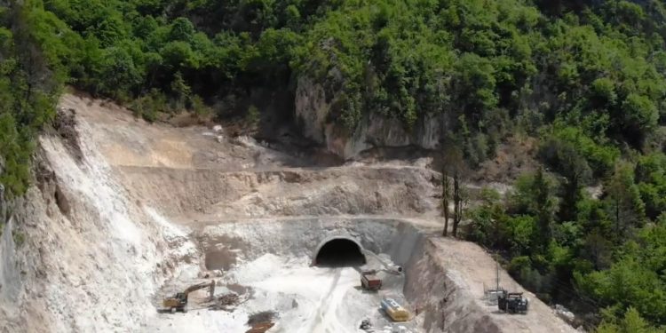 Rruga Kardhiq-Delvinë, në korrik hapet tuneli i Skërficës