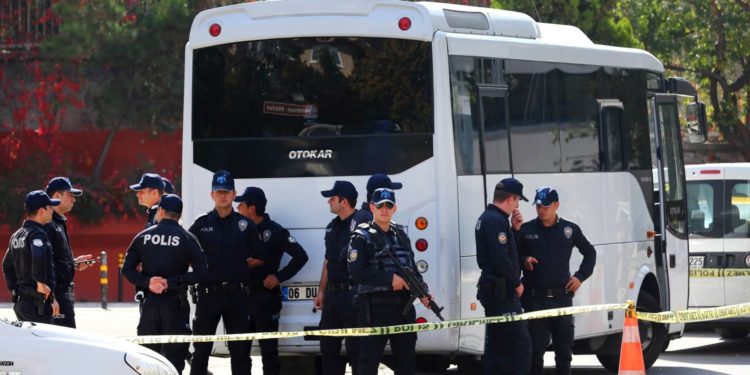 Gulen akuzohet se organizoi grusht shteti në Turqi, agjentët i arrestojnë dhe riatdhesojnë nipin