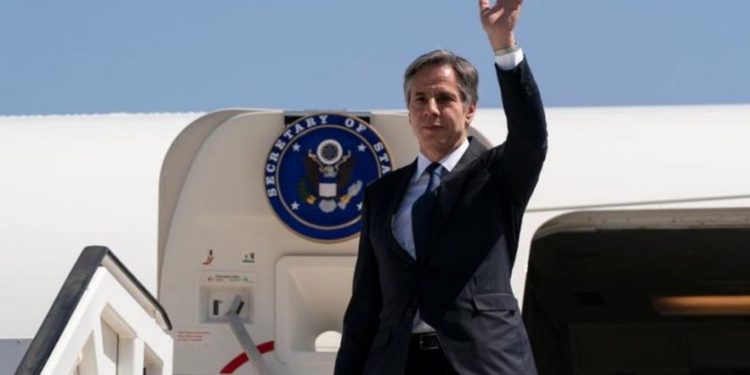 Dëshiron të ndërmjetësojë armëpushimin mes Izraelit dhe Palestinës/ Blinken arrin në Kairo