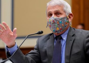 Fauci: Duhet të hartohen udhëzime të reja për mbajtjen e maskave