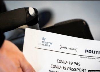 Si do të funksionojnë pasaportat e vaksinave për të udhëtuar në botë?