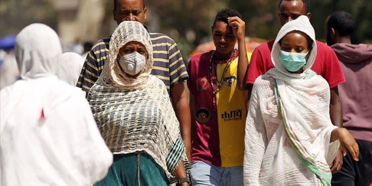 OBSH: Vdekjet nga Covid-19 në Afrikë janë rritur me 40%