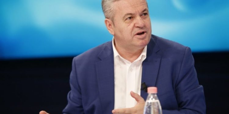 Myslim Murrizi për rastin e gjyqtares Kapedani: Të bëhet një raport për qejflinjtë e botoksit, ka 13 gjyqtare me fryrje buzësh e rregullim karabinaje