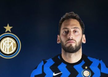Çalhanoglu në Milano me avion privat, gati detajet e zyrtarizimit te Interi