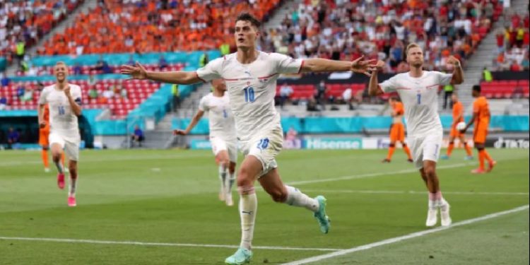 Çekia surprizon Holandën dhe kalon në çerekfinale