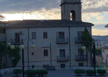 Jetonin mes papastërtive dhe në një shtëpi të rrënuar, gjenden të vdekura 2 motrat në Itali