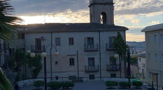 Jetonin mes papastërtive dhe në një shtëpi të rrënuar, gjenden të vdekura 2 motrat në Itali