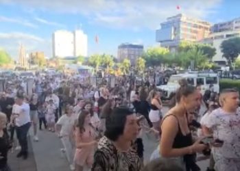 Me këtë rini, e ardhmja është e sigurtë! Në dreq do të shkojmë