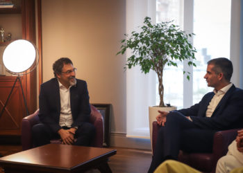 Çuçi pret në zyrë kryebashkiakun e Athinës, Kostas Bakoyannis: Folëm për decentralizimin e pushtetit vendor në funksion të zhvillimit ekonomik
