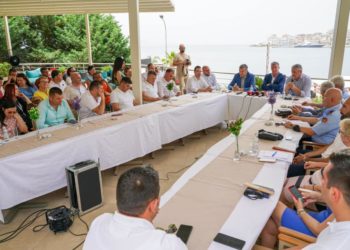 Blendi Klosi mbledh Komitetin e Menaxhimit Turistik: Saranda s’mund të jetë profili i një diskoteke të hapur