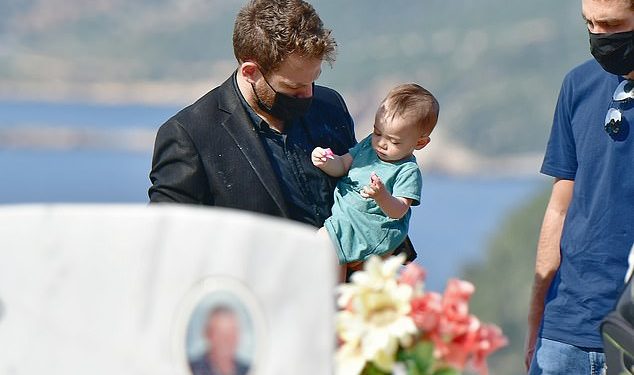 Pasi piloti pranoi autorësinë e ngjarjes, prindërit e Caroline e bëjnë hapin e radhës, kërkojnë kujdestarinë e mbesës 11-muajshe