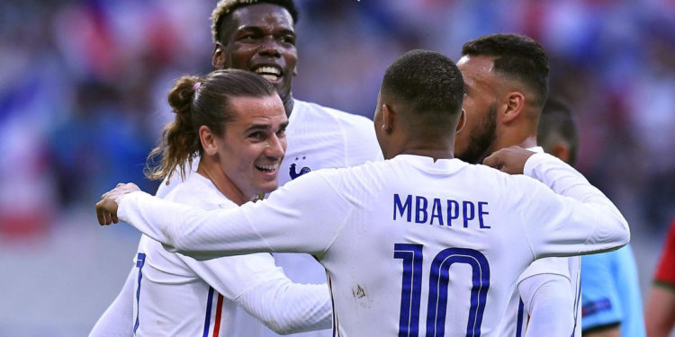 Kurrë nuk kam parë në jetën time si Franca me 8 sulmues! Super favorite