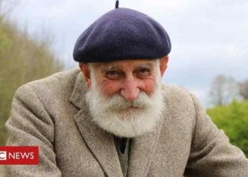 Kurrë nuk është vonë/ Njihuni me 84 vjeçarin që po bën namin në Youtube