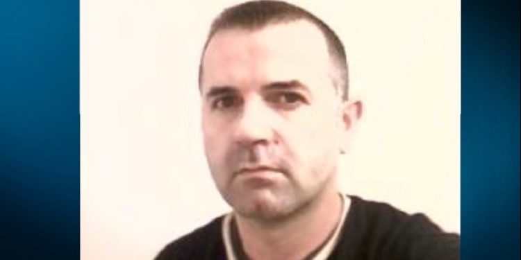 Kaluan afatet me zvarritje, lirohen babë e bir të akuzuar për vrasje në Gjirokastër