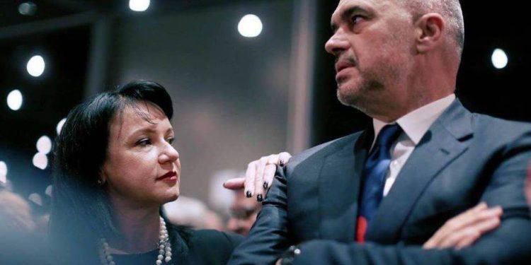 Linda Rama s’është Zonja e parë, por e para Zonjë…