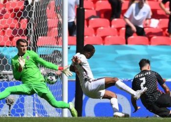 Anglia mposht Kroacinë me Sterling, talenti i Dortmund shkruan historinë