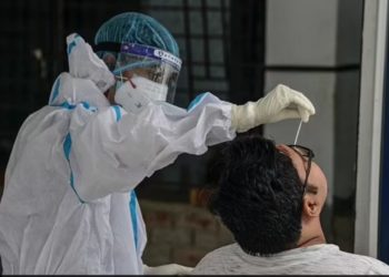Doktorët indianë japin alarmin: Varianti Delta shkakton gangrenë dhe shurdhim