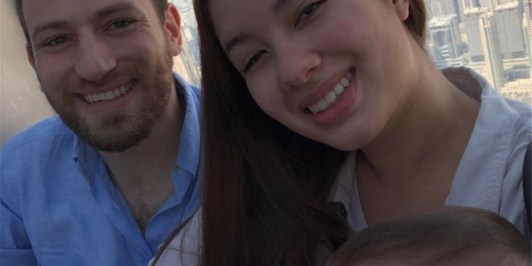 Detaje shokuese nga ngjarja që tronditi Greqinë: Në ngjitësen që u përdor për t’i mbyll gojën vajzës u gjetën gjurmët e gishtave të burrit