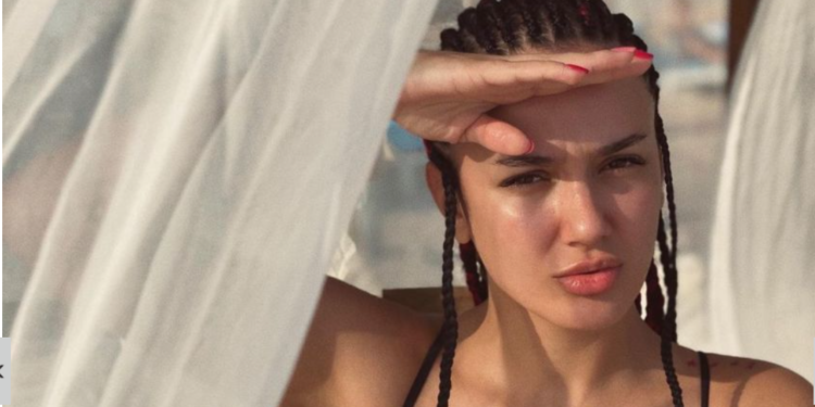 Prezantuesja që ka “çmendur” edhe Spartak Ngjelën, ja çfarë i komenton në FB (FOTO)