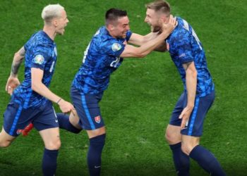 Lewandowski në hije, Szczesny në histori, Skriniar i jep 3 pikët Sllovakisë