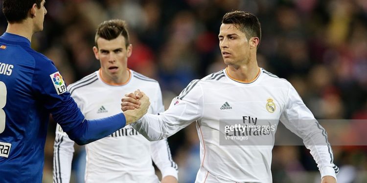 Përballje titanësh, Courtois paralajmëron Ronaldon: Të kam studiuar, të njoh mirë