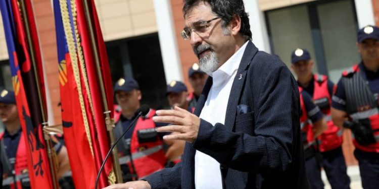 Pas takimit të dielën me Ramën, ministri i Brendshëm paralajmëron konferencë për mediat