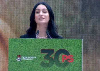 Përkujtohet Bashkim Fino në Kongres, e bija i bashkohet PS-së: Kemi pasur vetëm një konflikt, fitoi ai