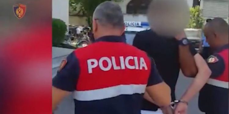 Emrat/ Shpallen dënimet për grupin që trafikonte drogë nga Saranda në Greqi