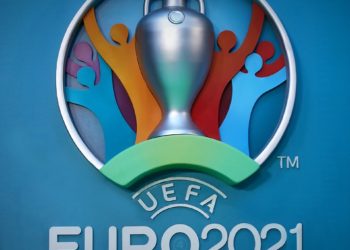 Këngëtari shqiptar do të hapë ceremoninë e Kampionatit Europian dhe s’kemi fjalë të tregojmë sa krenarë na bëri!