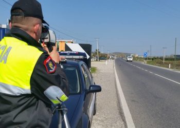 Drejtonin makinat në gjendje të dehur, kapen 3 shoferë