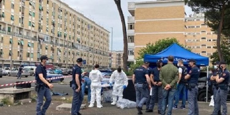Tmerr në Romë, gjendet i pajetë në valixhe një burrë, gruaja: Doja të hiqja qafe trupin
