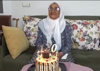 “Gjalpë, djathë e mjaltë çdo ditë në tavolinë”, njihuni me gjyshen turke që pretendon se është personi më i vjetër në botë