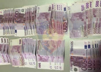 Bllokohen 41 mijë euro të padeklaruara në Kakavijë, procedohet i riu