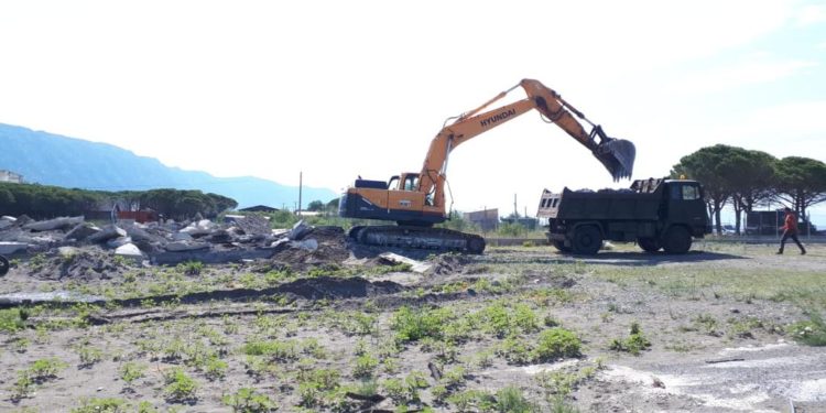 Shembjet e ndërtimeve pa leje, IKMT vijon pastrimin nga inertet. Çuçi: Në vijim operacioni do të zhvendoset në zona të tjera (VIDEO)