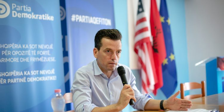 Zgjedhjet farsë në PD, Agron Shehaj takon sot demokratët e Gjirokastrës