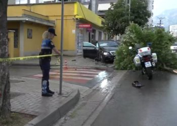 Aksident i frikshëm, makina përplas vajzën shtatzënë (FOTO)