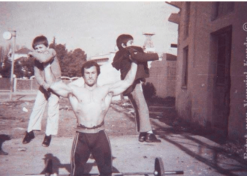 Dosja sekrete e Sigurimit: Aleksandër Kondo rrihet me njerëzit dhe me policët, ndjek modën e huaj, inçizon e dëgjon manjetofonin me zë të lartë, me muzikë xhazi