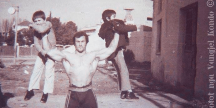 Dosja sekrete e Sigurimit: Aleksandër Kondo rrihet me njerëzit dhe me policët, ndjek modën e huaj, inçizon e dëgjon manjetofonin me zë të lartë, me muzikë xhazi