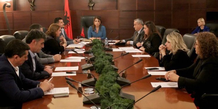 Zbardhet propozimi, shkrihen mbi 18 gjykata në mbarë vendin