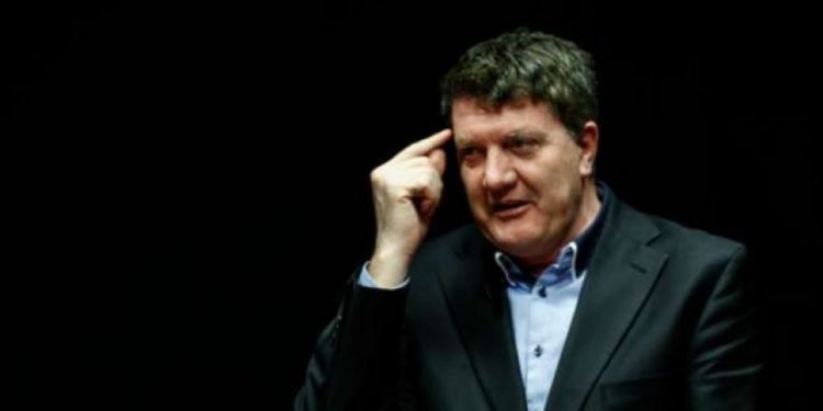 Gazetari nga Kosova për gjyqtaren e Elbasanit: Shqiptarët janë më keq se kuajt, ju hodhën mbi shpinë një njeriu të rrëzuar. Ajo ka bërë një veprim që mund ta bënte edhe gruaja ime