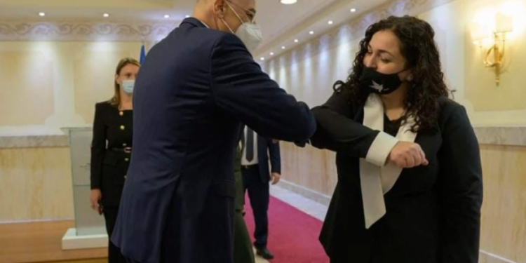 Greqia rrit prezencën në Kosovë, Ministri i Jashtëm viziton sot Prishtinën