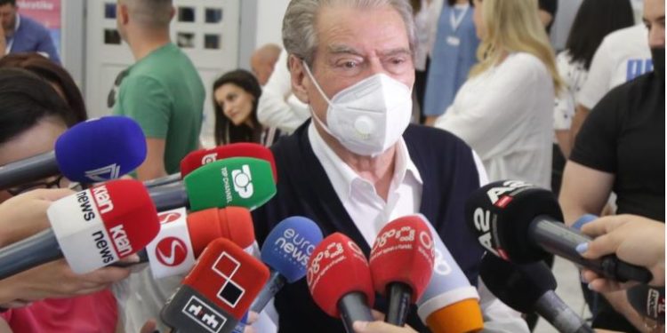 Sali Berisha nuk tërhiqet: I qëndroj deklaratës për t’u rikthyer në krye të PD